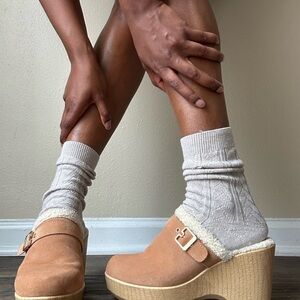 Dr. Scholls Tan Leather Faux Fur Lined Wedge Pixie Clogs Size 7.5